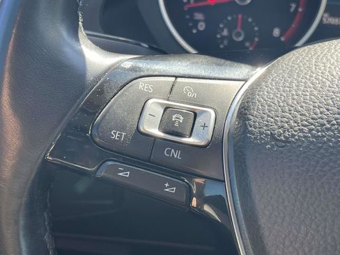 Used 2018 Volkswagen Tiguan SEL AWD/4WD image 23