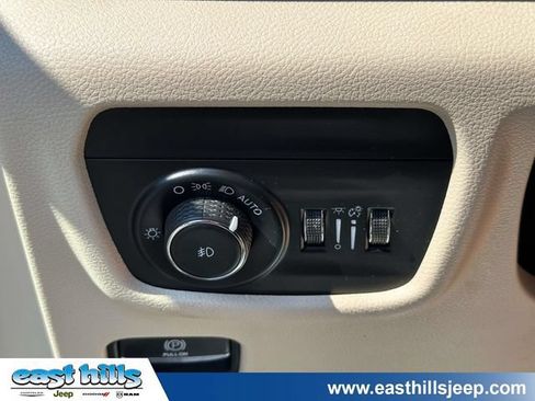 Certified 2023 Jeep Grand Cherokee Limited AWD/4WD image 31