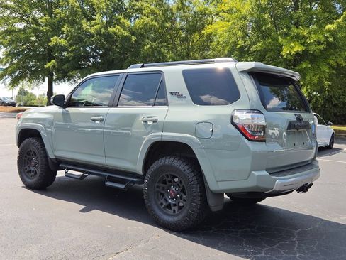 Used 2022 Toyota 4Runner TRD Off-Road Premium w/ Moonroof Package AWD/4WD image 4