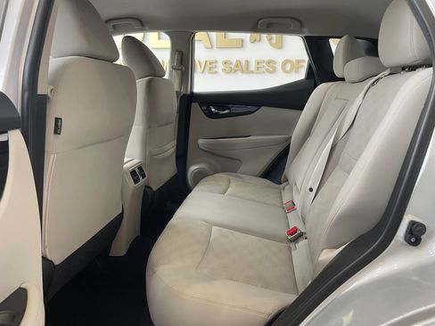 Used 2018 Nissan Rogue Sport SV AWD/4WD image 18