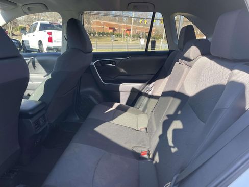 Used 2021 Toyota RAV4 XLE image 15