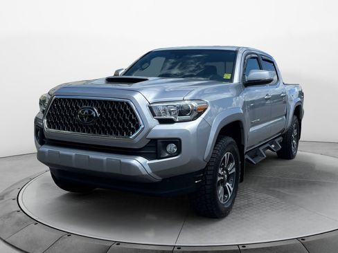Used 2018 Toyota Tacoma TRD Sport AWD/4WD image 3