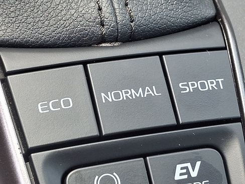 Used 2022 Toyota Camry SE w/ Audio Upgrade Package FWD image 24