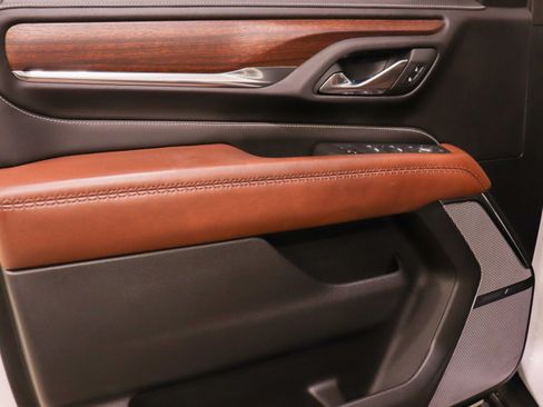 Used 2023 GMC Yukon Denali Ultimate image 11