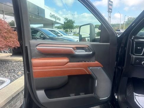 Used 2024 GMC Sierra 3500 Denali Ultimate AWD/4WD image 13