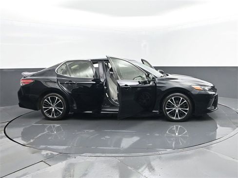 Used 2018 Toyota Camry SE image 26