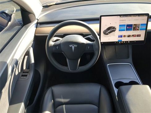 Used 2023 Tesla Model Y Long Range image 19
