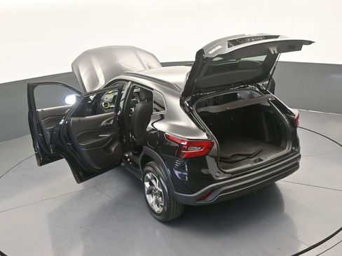 Used 2025 Chevrolet Trax LT w/ Driver Confidence Package image 61