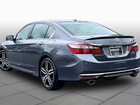 Used 2017 Honda Accord Touring image 12