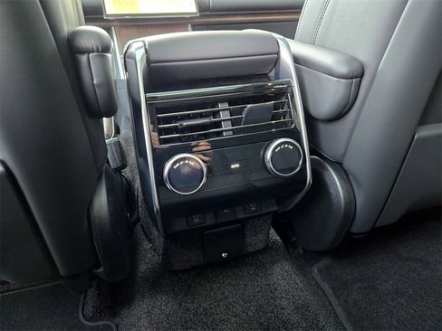 New 2026 Land Rover Range Rover Long Wheelbase SE image 8