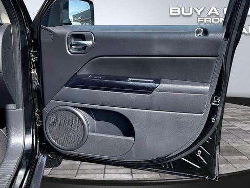 Used 2016 Jeep Patriot Latitude AWD/4WD image 22