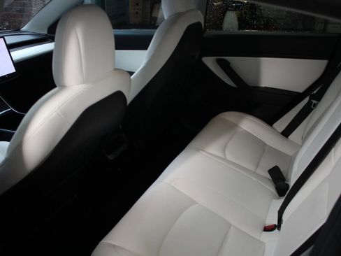 Used 2018 Tesla Model 3 Long Range image 34