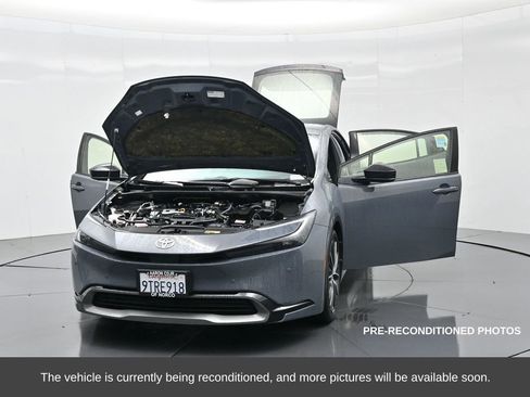 Used 2025 Toyota Prius XLE image 32