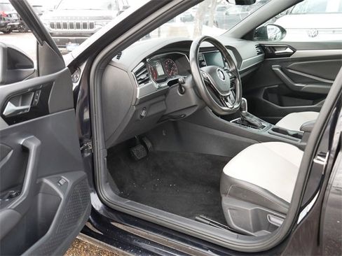 Used 2019 Volkswagen Jetta R-Line image 12