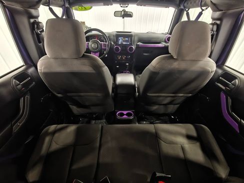 Used 2018 Jeep Wrangler Unlimited Sport w/ Connectivity Group AWD/4WD image 27