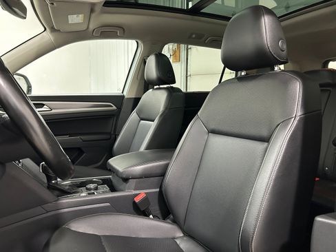 Used 2018 Volkswagen Atlas SEL w/ R-Line Package AWD/4WD image 24