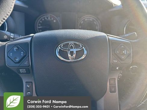 Used 2020 Toyota Tacoma TRD Off-Road image 10