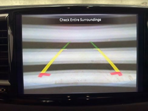 Used 2024 Chrysler Pacifica Touring-L image 16