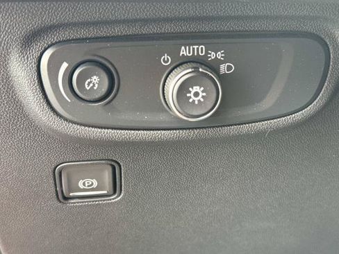 Used 2024 GMC Terrain SLE w/ Driver Convenience Package AWD/4WD image 10