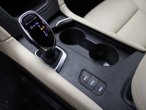 Used 2018 Cadillac XT5 AWD image 32