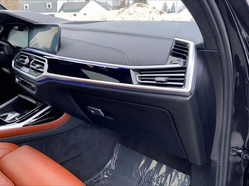 Used 2022 BMW X7 M50i image 18