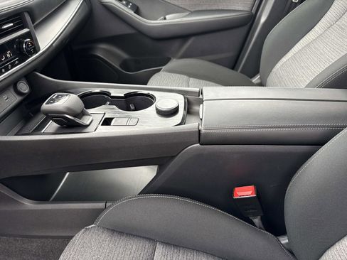 Used 2023 Nissan Rogue SV image 14