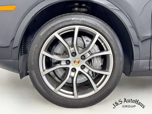 Used 2023 Porsche Cayenne Platinum Edition AWD/4WD image 39