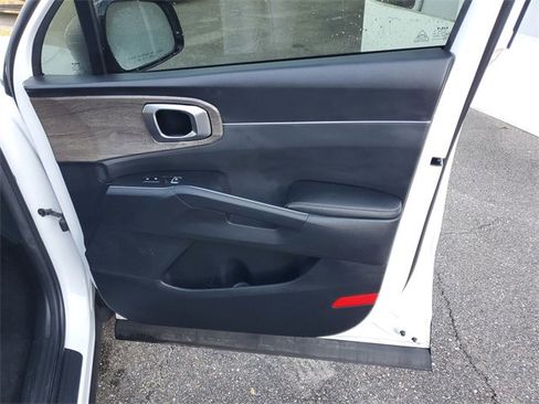 Used 2022 Kia Sorento EX w/ Panoramic Sunroof Package image 39