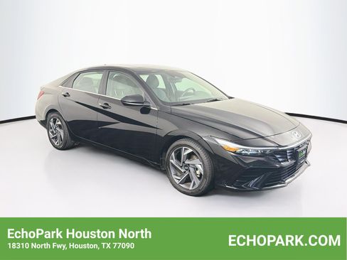 Used 2025 Hyundai Elantra SEL FWD image 1