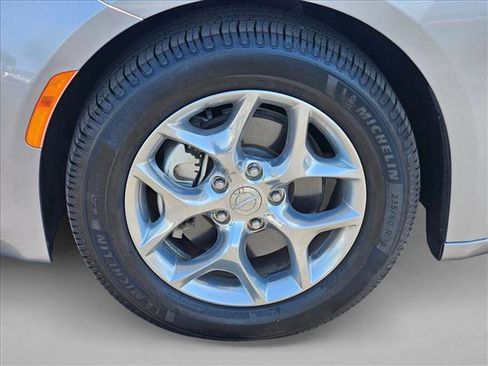 Used 2019 Chrysler Pacifica Limited FWD image 26
