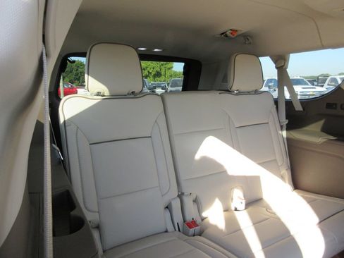 Used 2023 GMC Yukon XL Denali AWD/4WD image 29