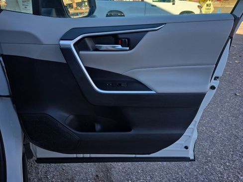 Used 2022 Toyota RAV4 XLE image 24