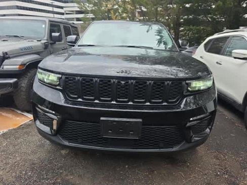 Used 2023 Jeep Grand Cherokee Limited w/ Luxury Tech Group II image 3