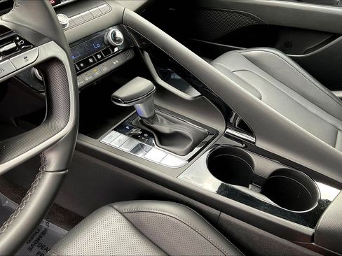 Certified 2023 Hyundai Elantra Limited FWD image 17