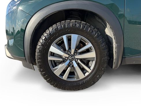Used 2024 Nissan Pathfinder SL w/ Black Appearance Package FWD image 9