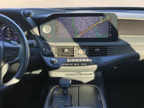 Certified 2021 Lexus LS 500 w/ Accessory Package (Z1) image 31