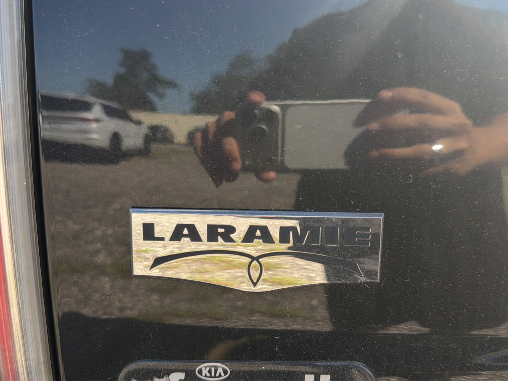 Used 2017 RAM 1500 Laramie RWD image 18