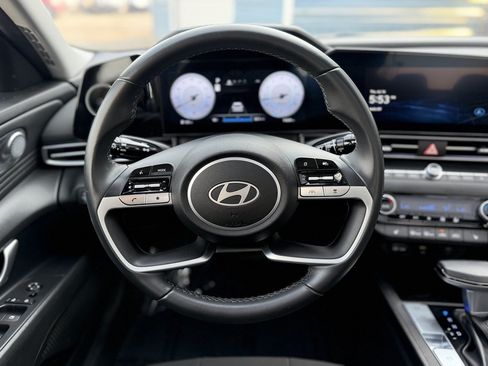 Used 2025 Hyundai Elantra SEL FWD image 13