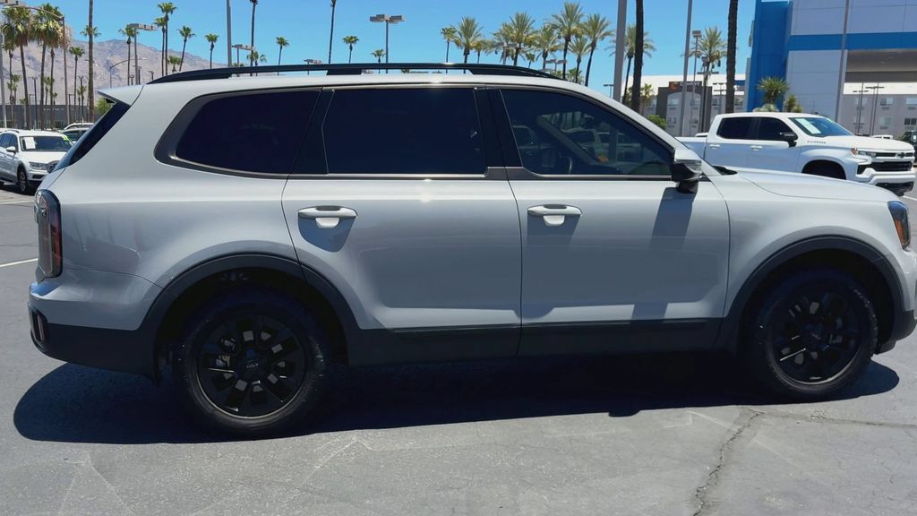 Used 2025 Kia Telluride SX Prestige X-Pro AWD/4WD image 2