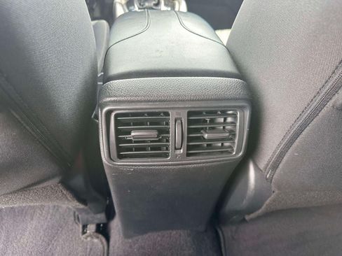 Used 2019 Nissan Rogue S AWD/4WD image 11