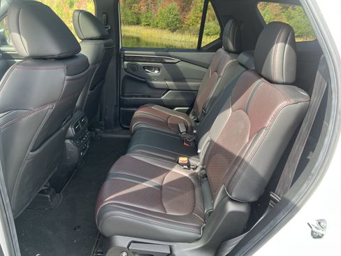 Used 2025 Honda Pilot Black Edition image 16