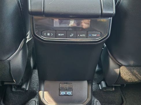 Used 2022 Toyota Highlander XLE image 31