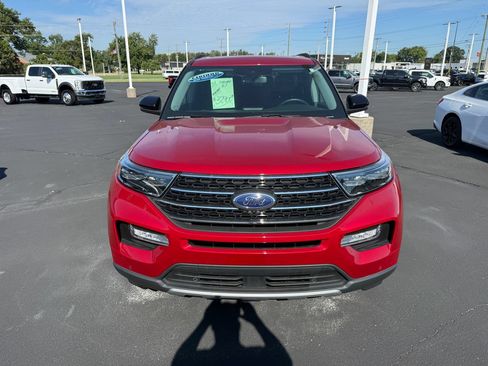 Used 2024 Ford Explorer XLT w/ Equipment Group 202A AWD/4WD image 2
