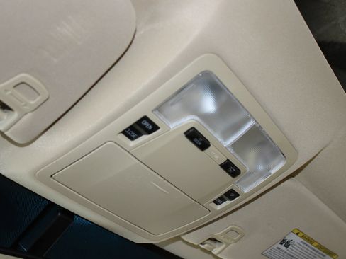 Used 2013 Toyota Avalon XLE Premium FWD image 28