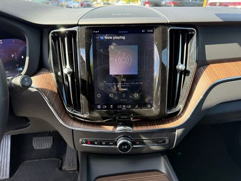 Used 2023 Volvo XC60 B5 Plus image 12