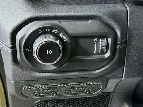 New 2025 Jeep Wrangler Unlimited Rubicon w/ Convenience Group AWD/4WD image 10