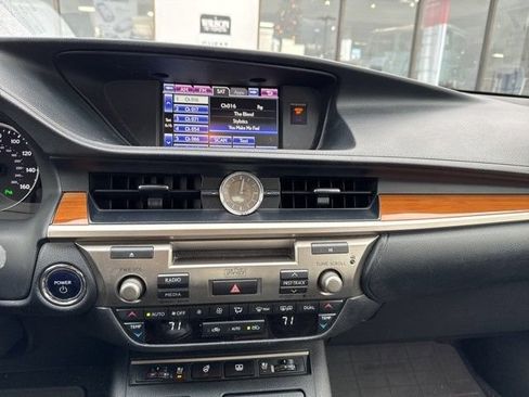Used 2014 Lexus ES 300h FWD image 10
