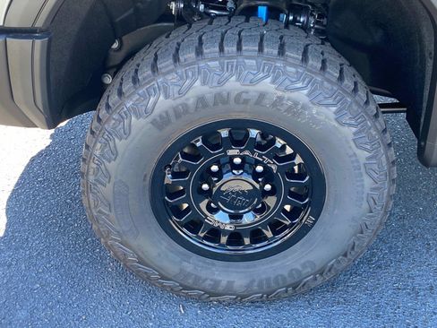 Used 2025 GMC Sierra 2500 AT4X w/ AT4X AEV Edition image 20