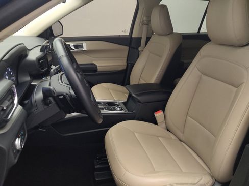 Used 2020 Ford Explorer XLT w/ Equipment Group 202A image 17