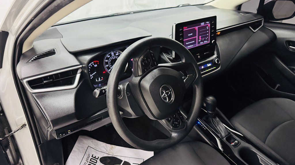 Used 2021 Toyota Corolla LE FWD image 14